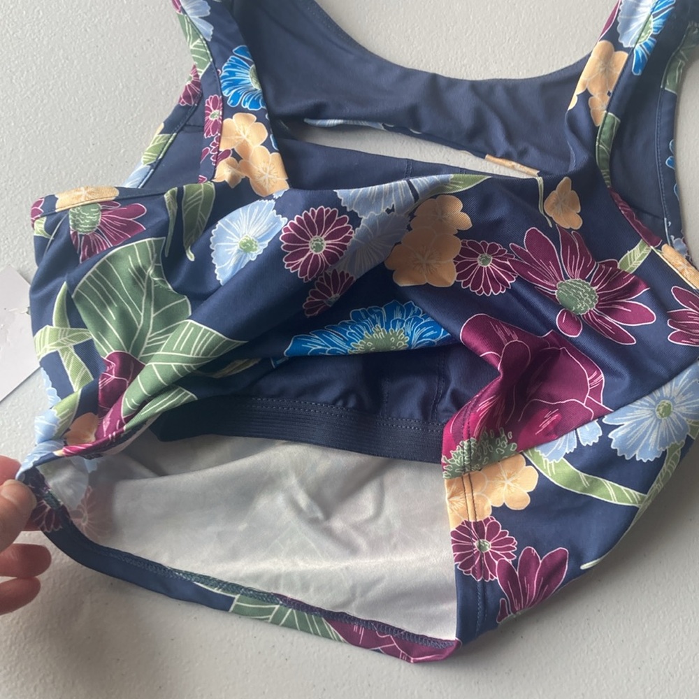 So top sporty floral cutout sleeveless top w lined shelf bra casual S jr - Picture 12 of 13